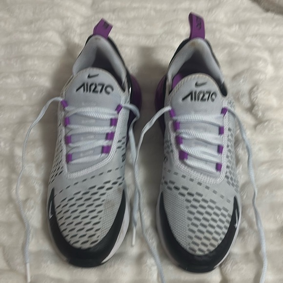 Nike Shoes - Air 270 shoes